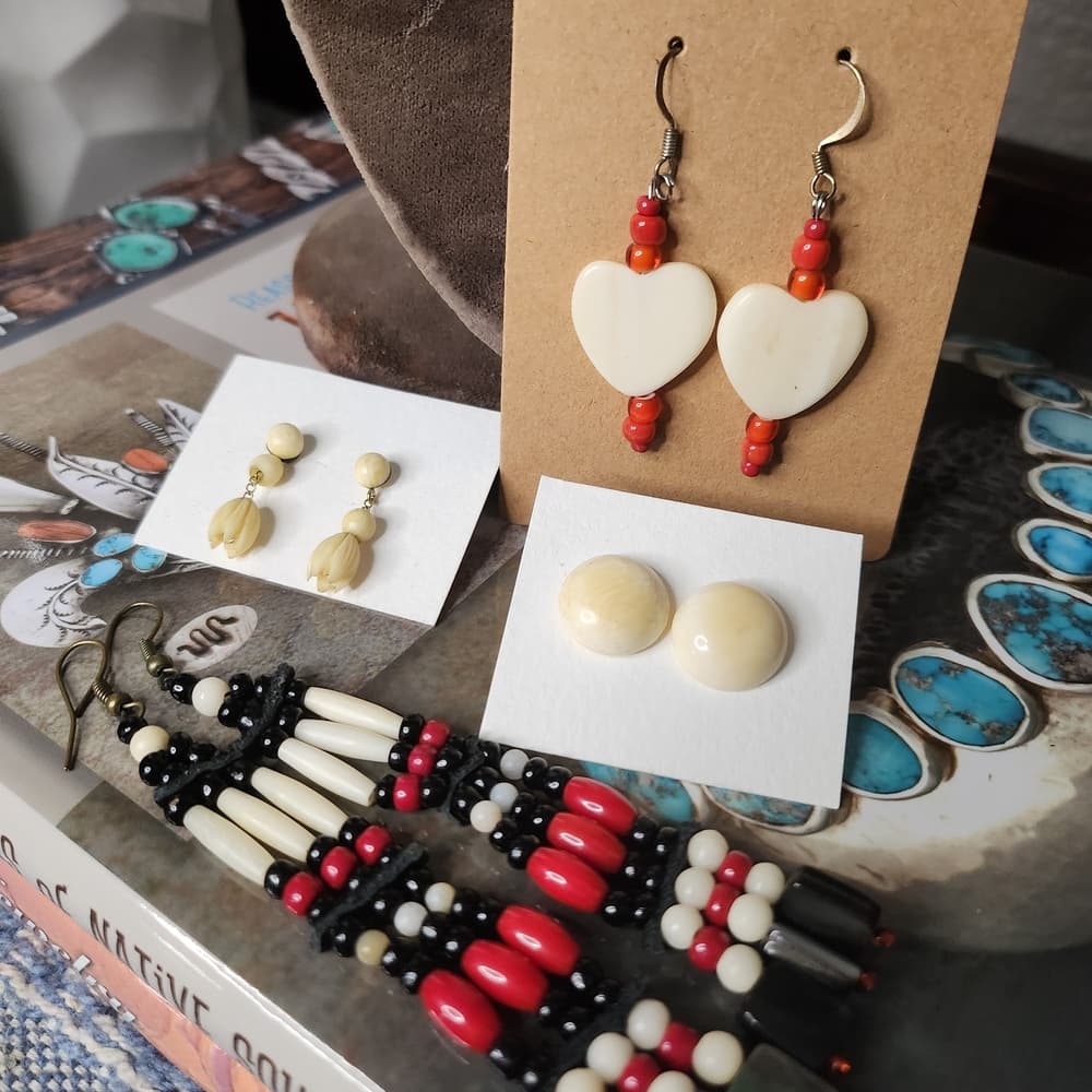 Southwestern Native Style Earring Lot With Carved Bone And Shell - Thumbnail 12