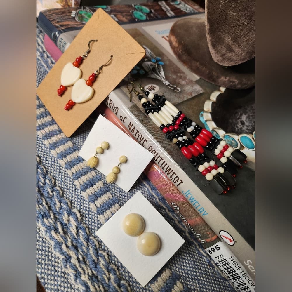 Southwestern Native Style Earring Lot With Carved Bone And Shell - Thumbnail 9