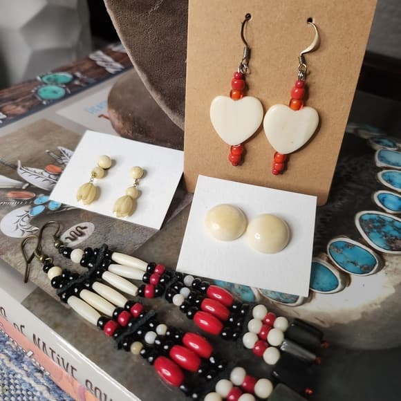 Southwestern Native Style Earring Lot With Carved Bone And Shell - Thumbnail 13