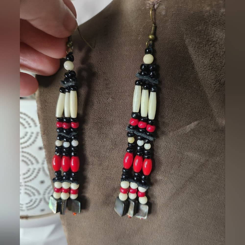 Southwestern Native Style Earring Lot With Carved Bone And Shell - Thumbnail 10