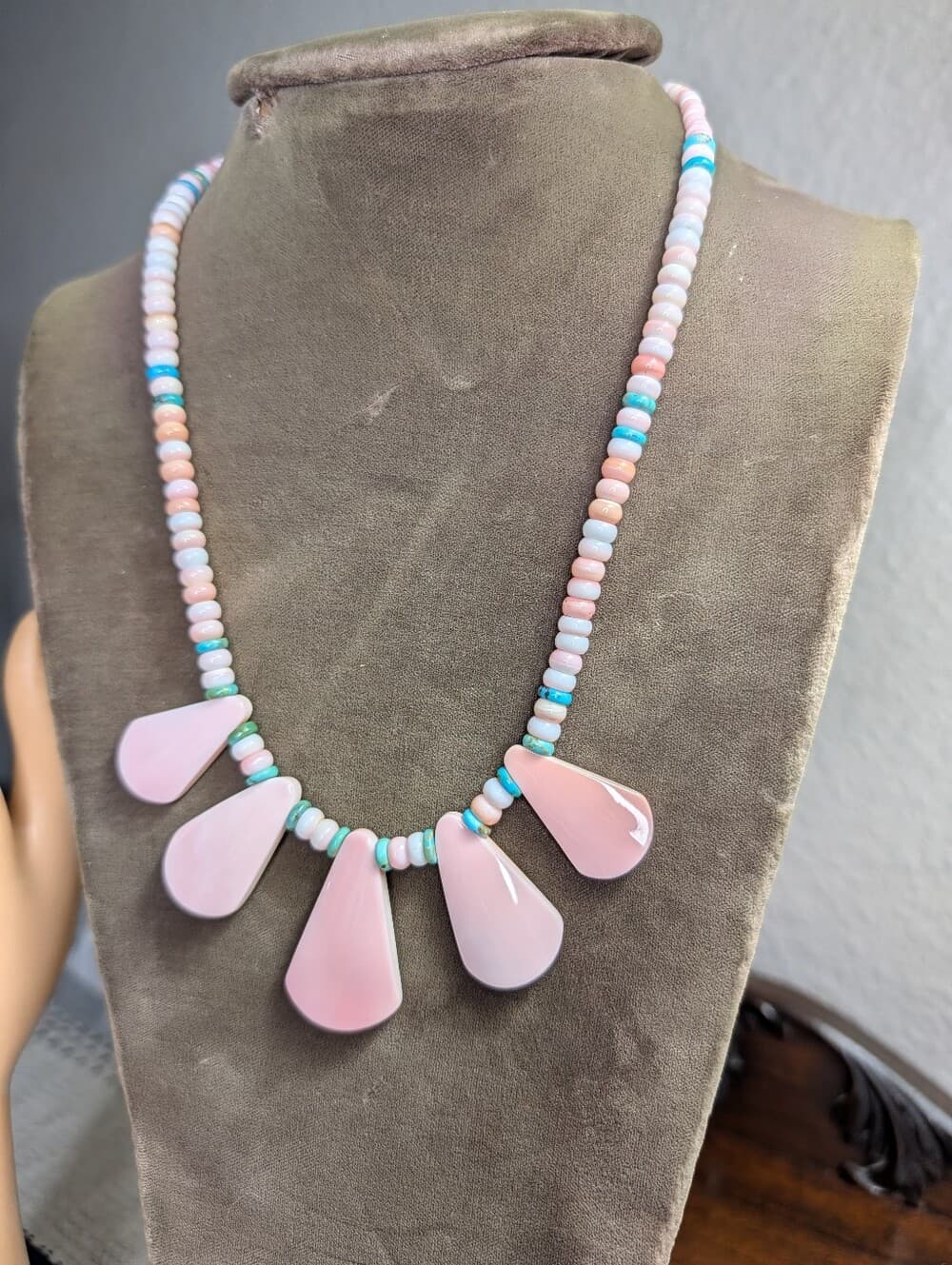 Pink Queen Conch Shell And Turquoise Beaded Teardrop Southwestern Style - Thumbnail 2