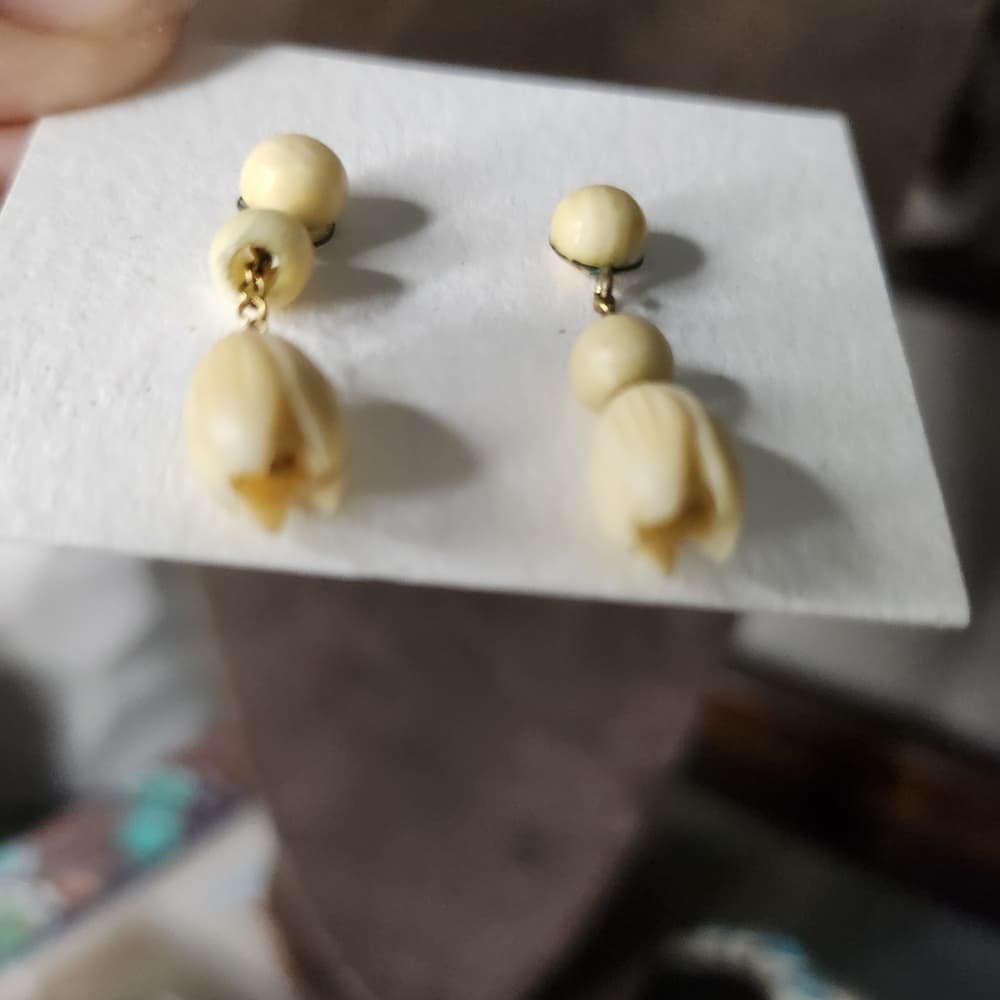 Southwestern Native Style Earring Lot With Carved Bone And Shell - Thumbnail 6
