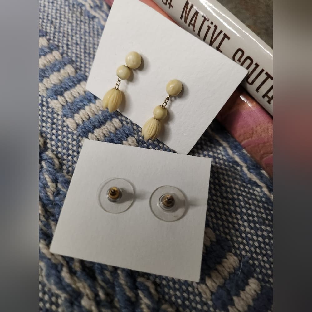 Southwestern Native Style Earring Lot With Carved Bone And Shell - Thumbnail 11