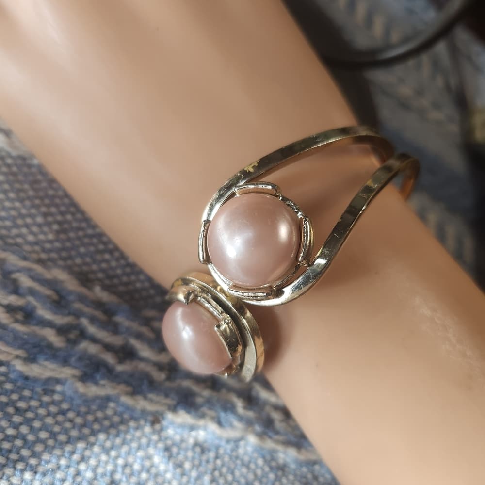 Vintage Gold Tone Hinged Clamp Style Cuff Style Bracelet Soft Pink Cabs - Thumbnail 10