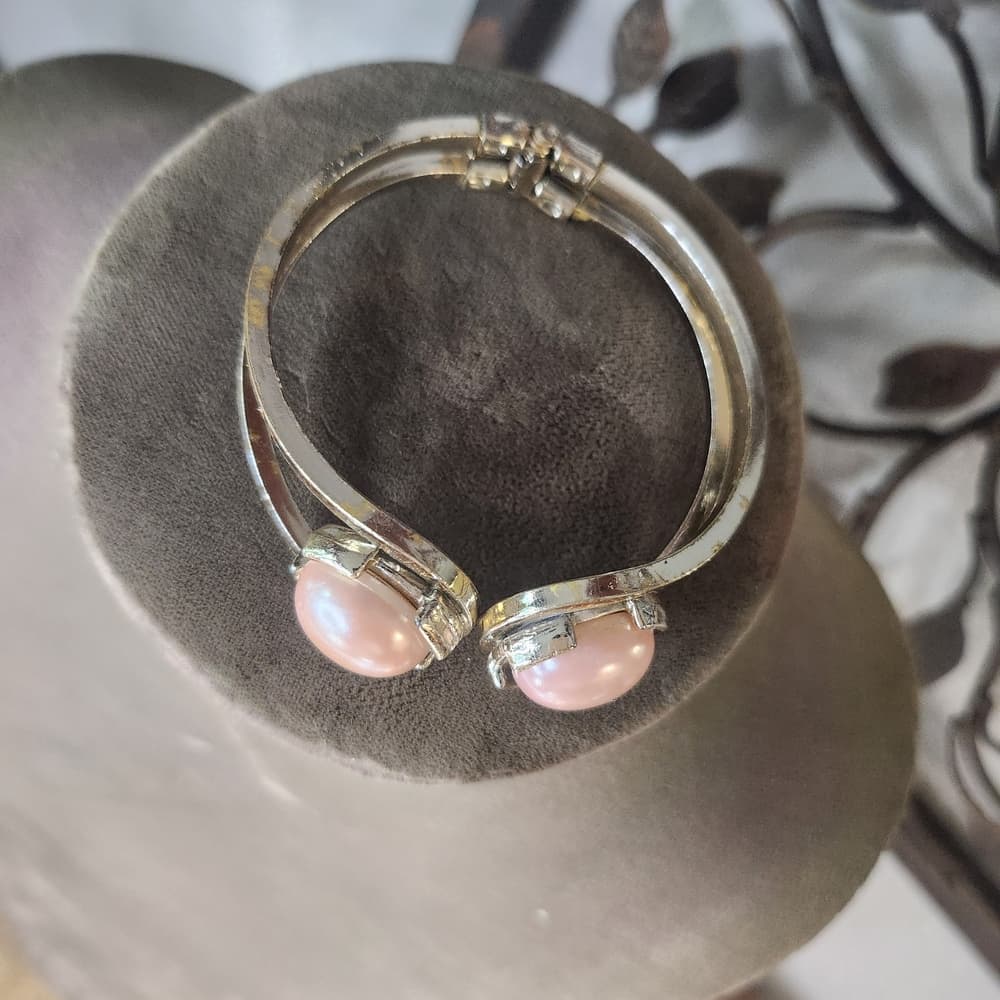 Vintage Gold Tone Hinged Clamp Style Cuff Style Bracelet Soft Pink Cabs - Thumbnail 9