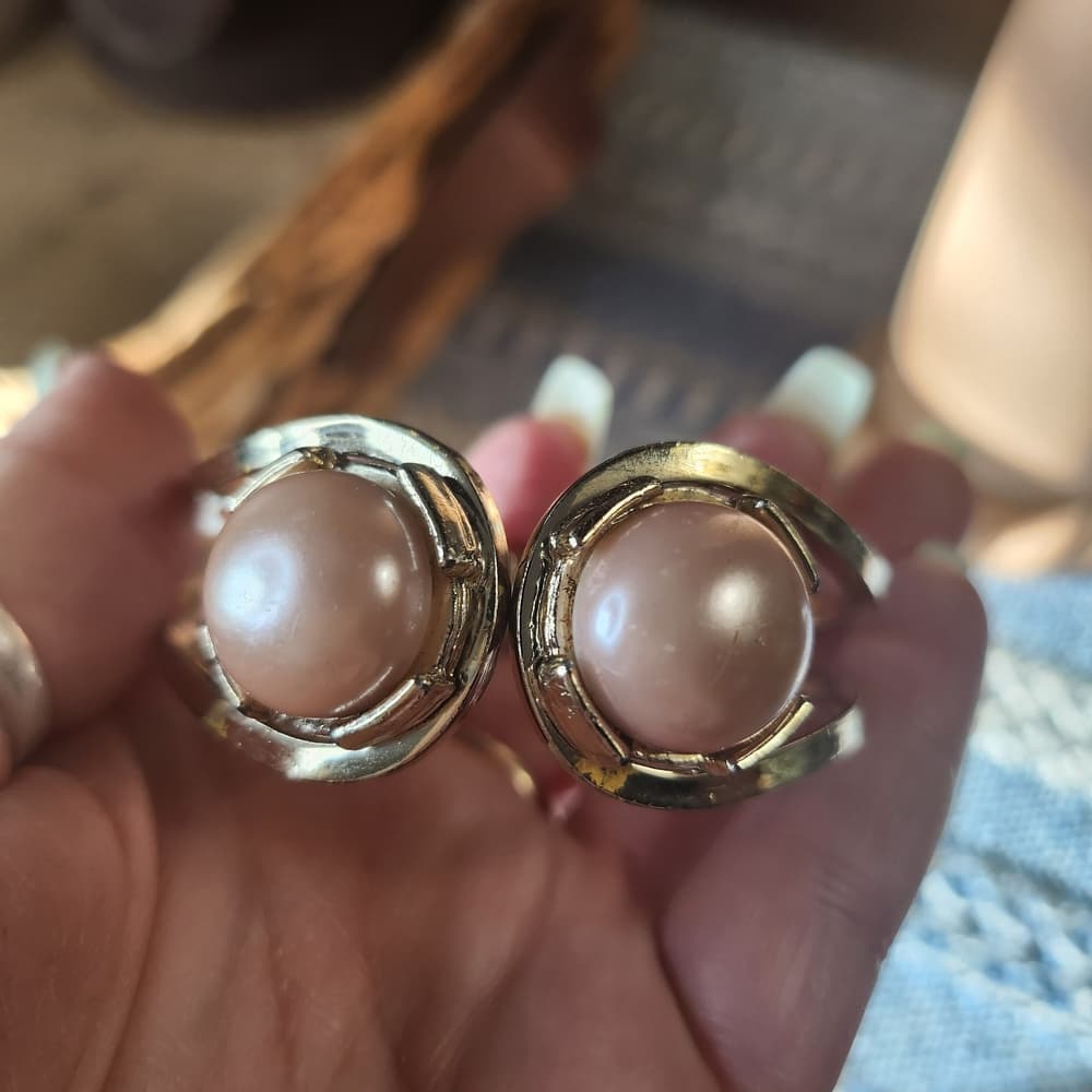 Vintage Gold Tone Hinged Clamp Style Cuff Style Bracelet Soft Pink Cabs - Thumbnail 2