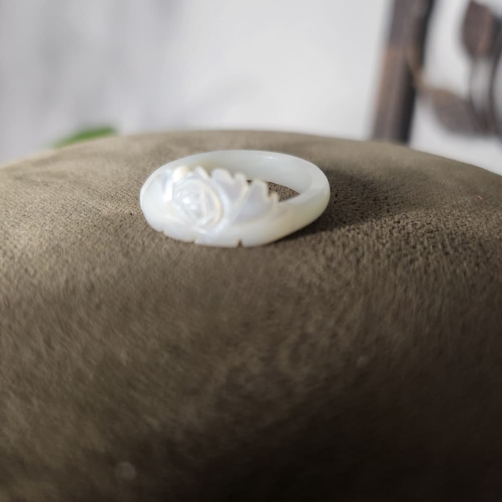 White Mother Of Pearl Carved Shell Rose Floral Ring Size 6 - Thumbnail 5