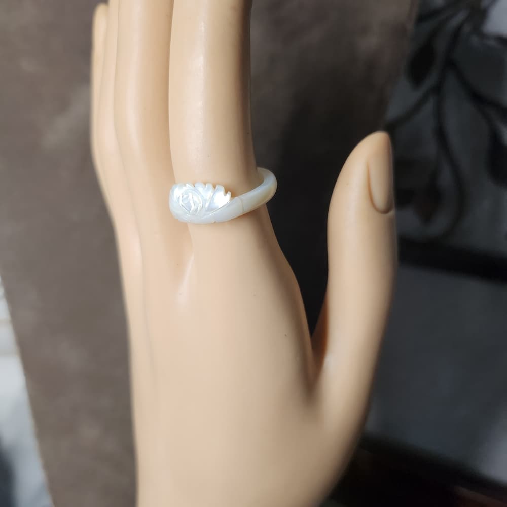 White Mother Of Pearl Carved Shell Rose Floral Ring Size 6