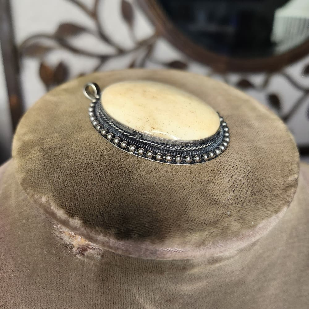 Vintage Silver And Cream Bone Oval Pendant Necklace - Thumbnail 2