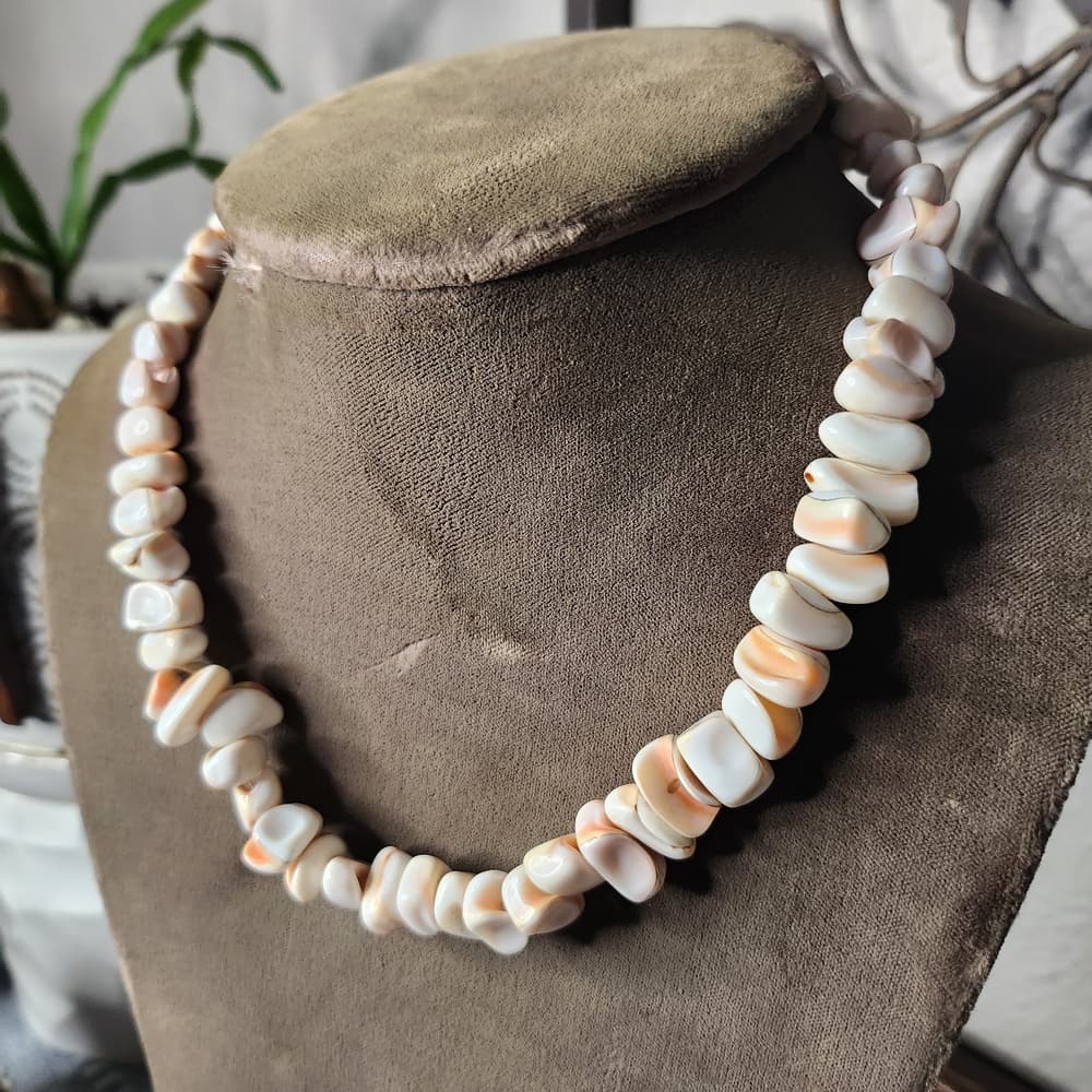 Vintage Chunky Shell Necklace Pink Orange Cream Colors With Wood Beads - Thumbnail 4