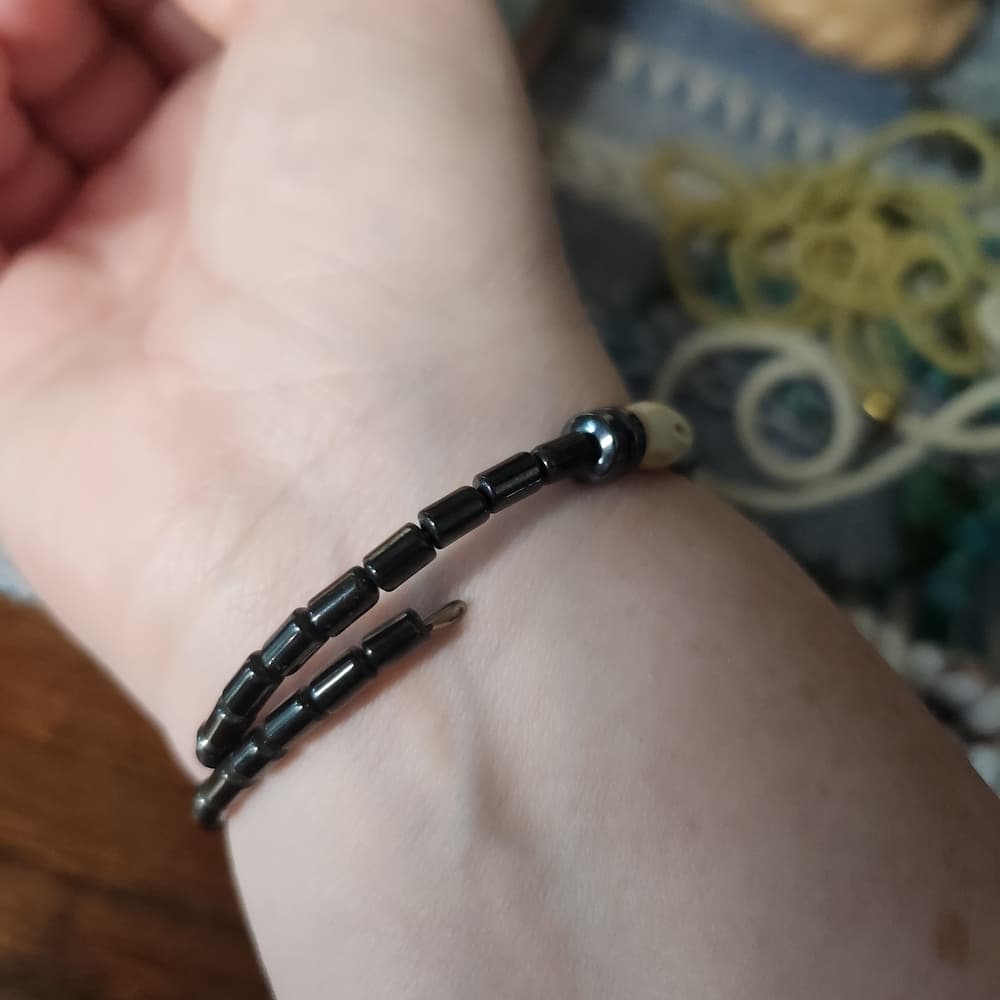 Turquoise Bone and Hemitite Beaded Wire Adjustable Length Bracelet - Thumbnail 6