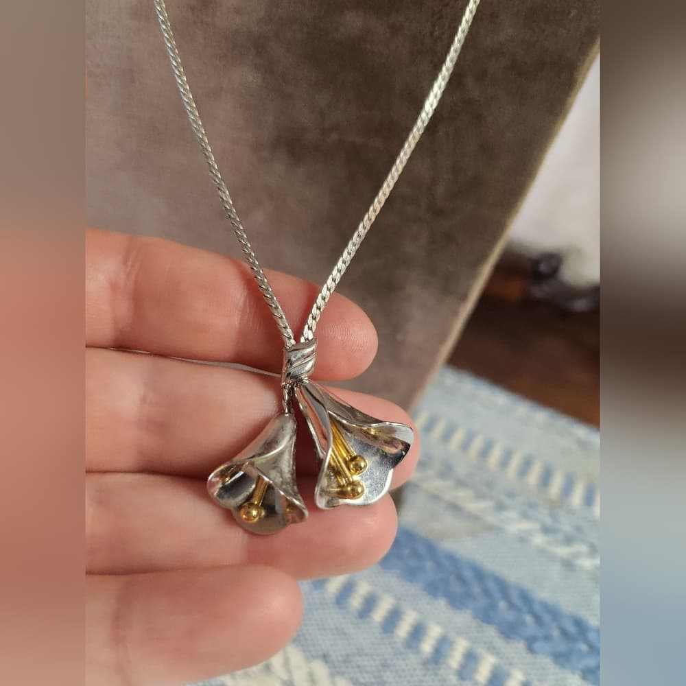 Vintage Avon Two Tone Silver And Gold Lily Pendant Necklace - Thumbnail 2