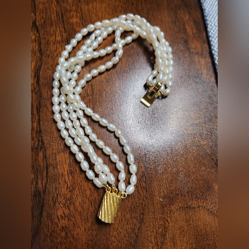 Vintage Five Strand Pearl Costume. Bracelet With Gold Clasp - Thumbnail 4