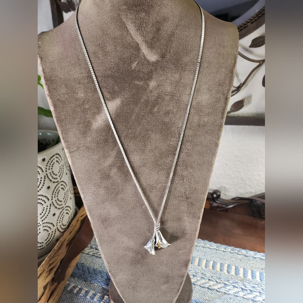 Vintage Avon Two Tone Silver And Gold Lily Pendant Necklace - Thumbnail 6