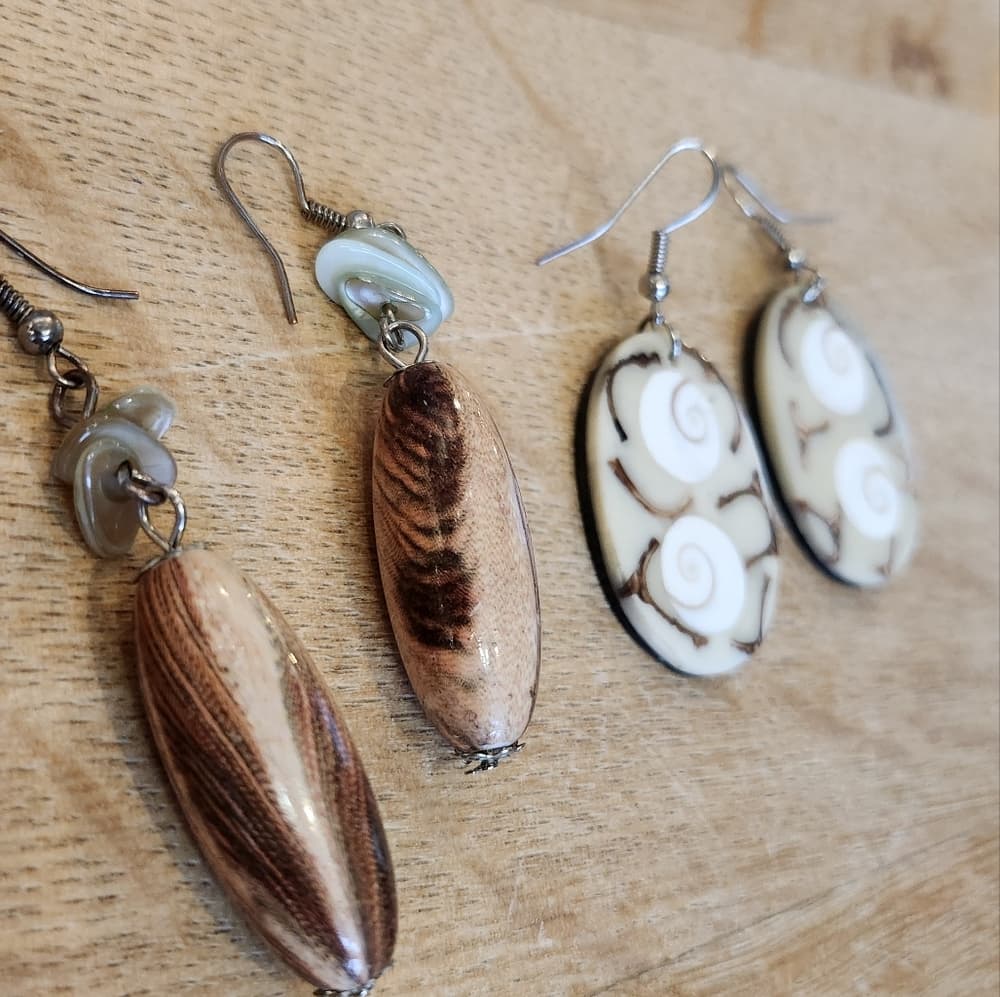 Two Pair Shell And Wood Accented Dangle Earrings - Thumbnail 7