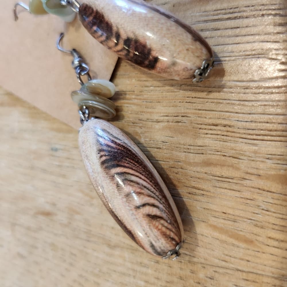 Two Pair Shell And Wood Accented Dangle Earrings - Thumbnail 4
