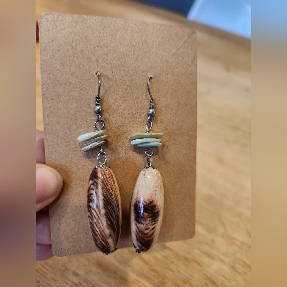 Two Pair Shell And Wood Accented Dangle Earrings - Thumbnail 2
