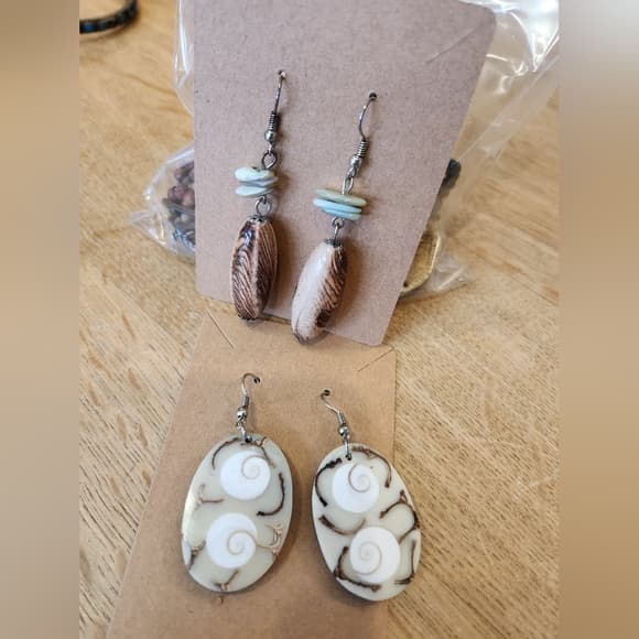 Two Pair Shell And Wood Accented Dangle Earrings - Thumbnail 9