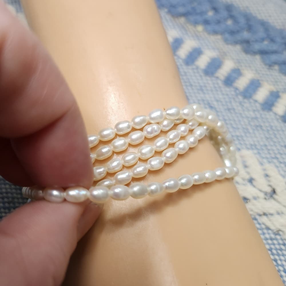 Vintage Five Strand Pearl Costume. Bracelet With Gold Clasp - Thumbnail 3