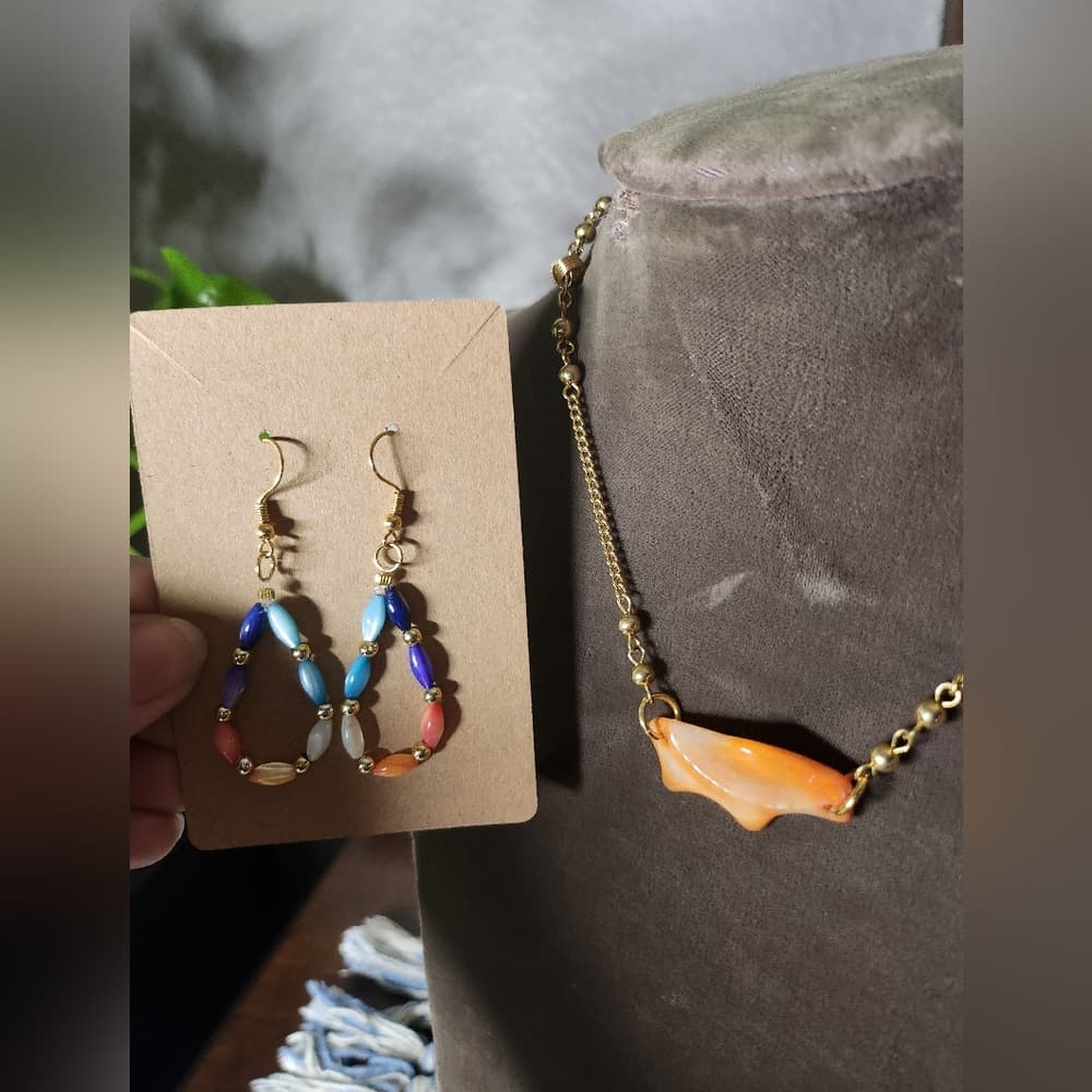 Gold + Orange Shell Choker With Rainbow Dyed Mother Of Pearl Rice Beaded Earring - Thumbnail 6