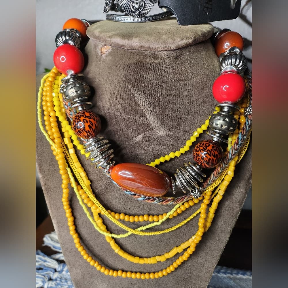 Western Chic Yellow and Red Beaded Necklace And Bracelet Bundle - Thumbnail 2