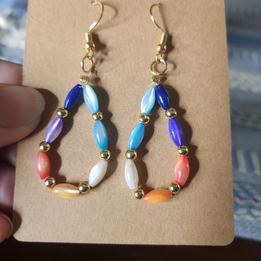 Gold + Orange Shell Choker With Rainbow Dyed Mother Of Pearl Rice Beaded Earring - Thumbnail 5