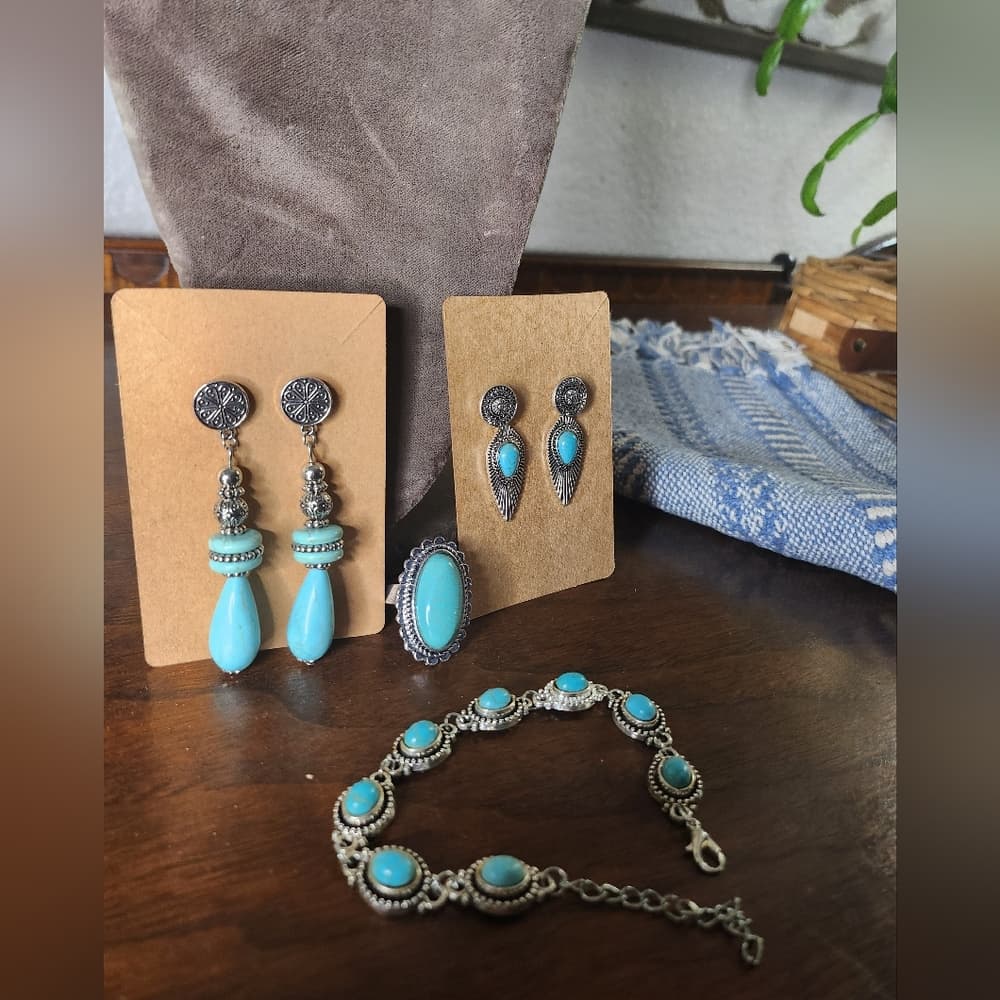 Chic Turquoise and Silver Tone Jewelry Bundle Earrings Bracelet Ring