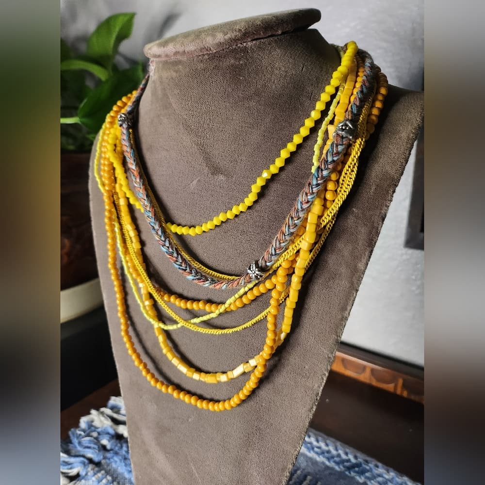Western Chic Yellow and Red Beaded Necklace And Bracelet Bundle - Thumbnail 3