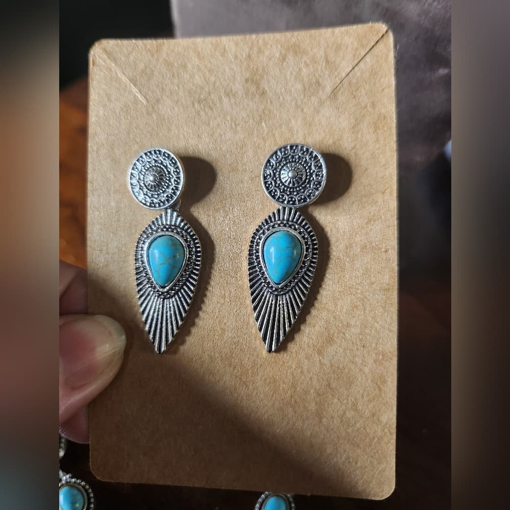 Chic Turquoise and Silver Tone Jewelry Bundle Earrings Bracelet Ring - Thumbnail 4