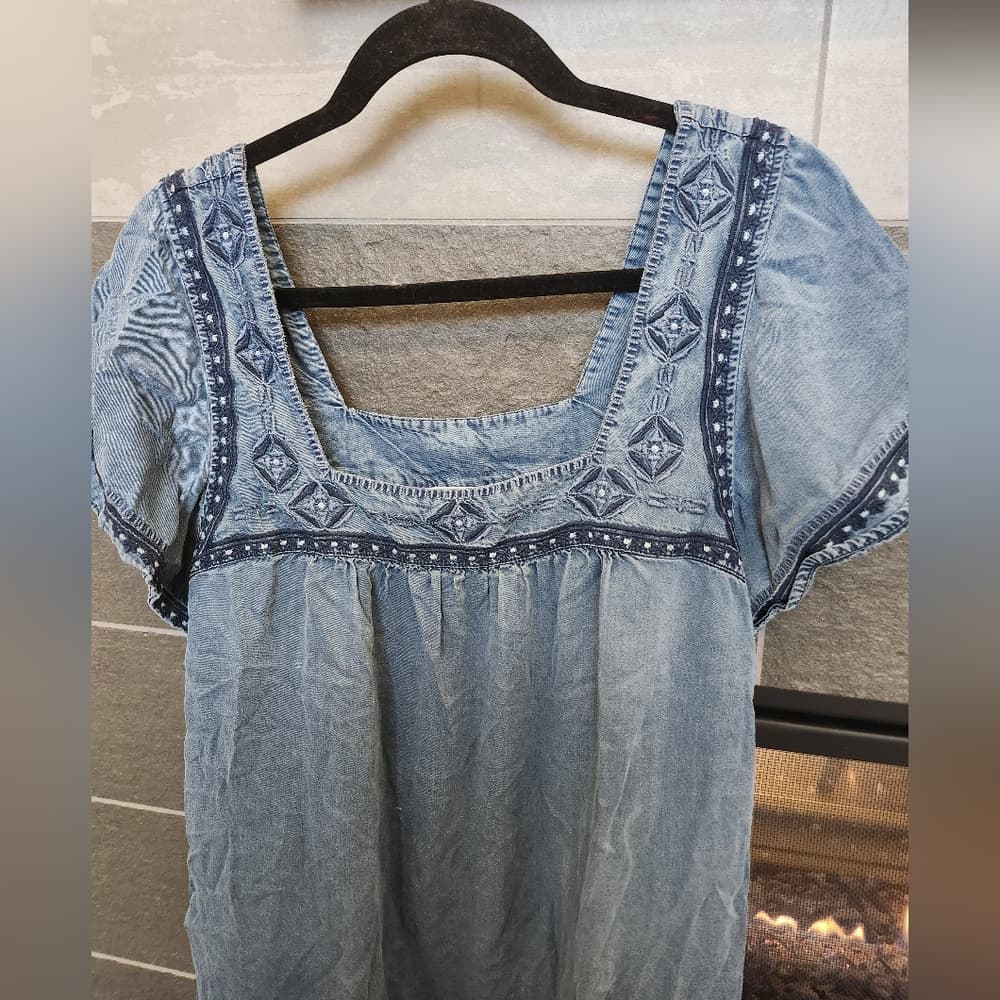 Abercrombie & Fitch Blue Lyocell Denim Look Embroidered Accent Ruffle Sleeve - Thumbnail 2