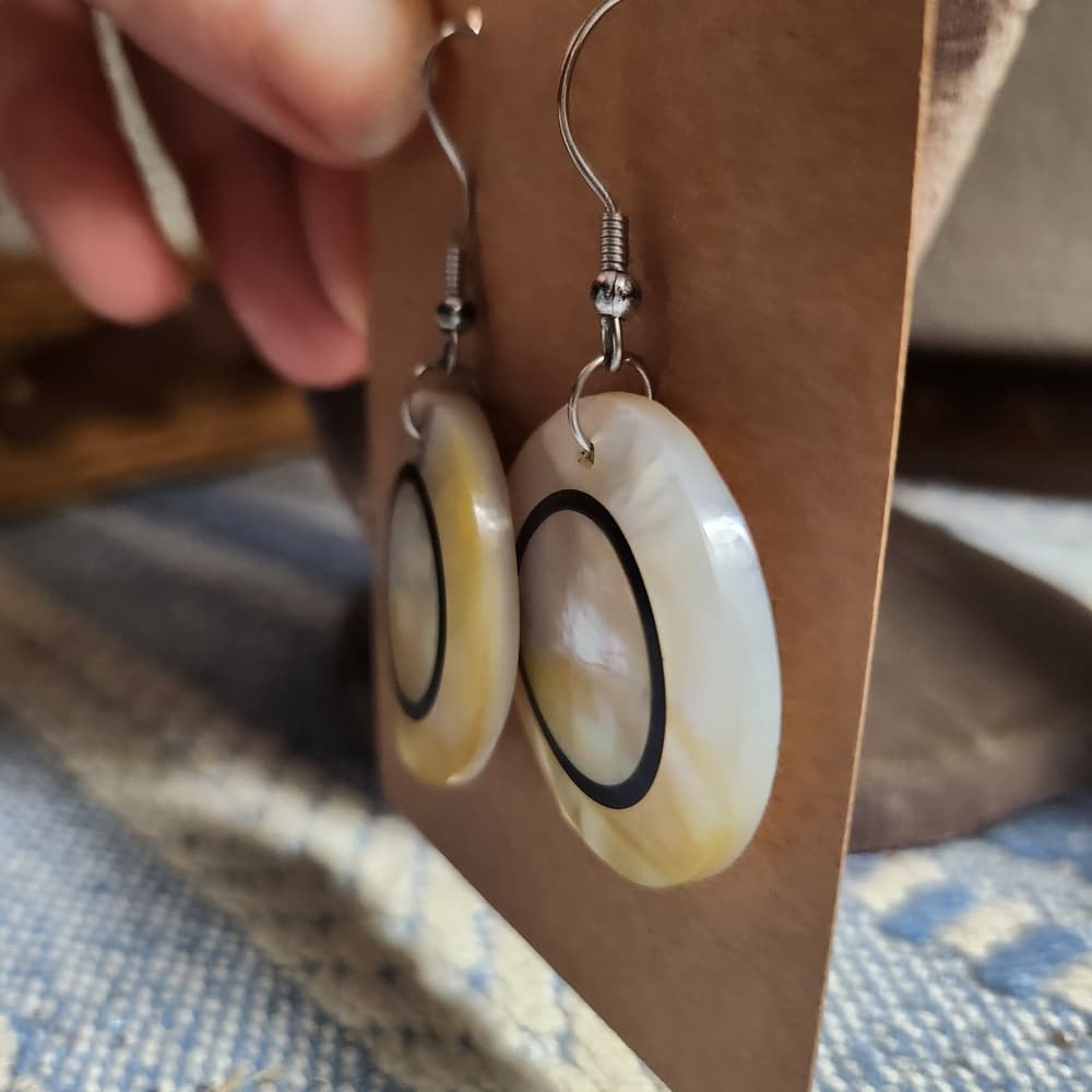 Chic Boho Round MOP Shell Disc Dangle Earrings White And Black Luster - Thumbnail 2