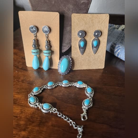 Chic Turquoise and Silver Tone Jewelry Bundle Earrings Bracelet Ring - Thumbnail 10