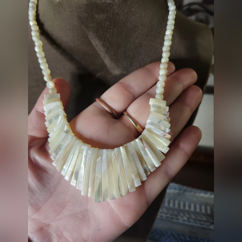 Beautiful Vintage White Mother Of Pearl Shell Bib Fringe Necklace - Thumbnail 3