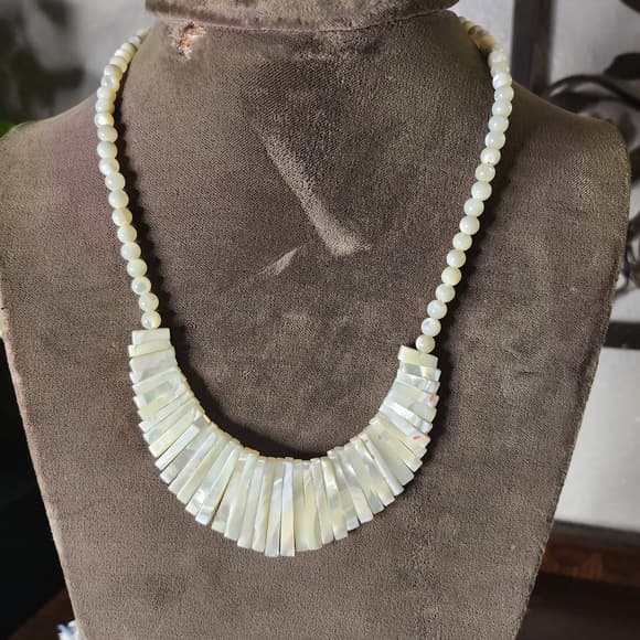 Beautiful Vintage White Mother Of Pearl Shell Bib Fringe Necklace - Thumbnail 10