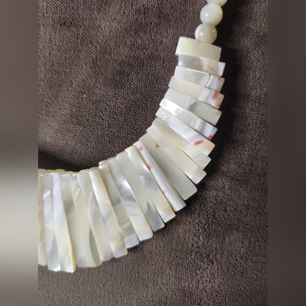 Beautiful Vintage White Mother Of Pearl Shell Bib Fringe Necklace - Thumbnail 2