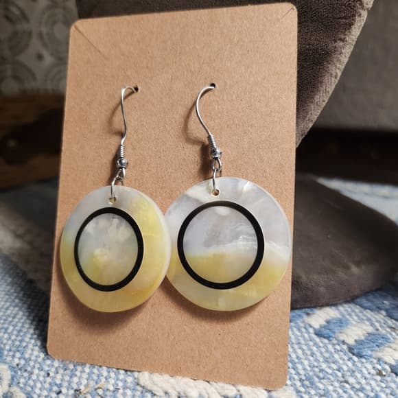 Chic Boho Round MOP Shell Disc Dangle Earrings White And Black Luster - Thumbnail 7