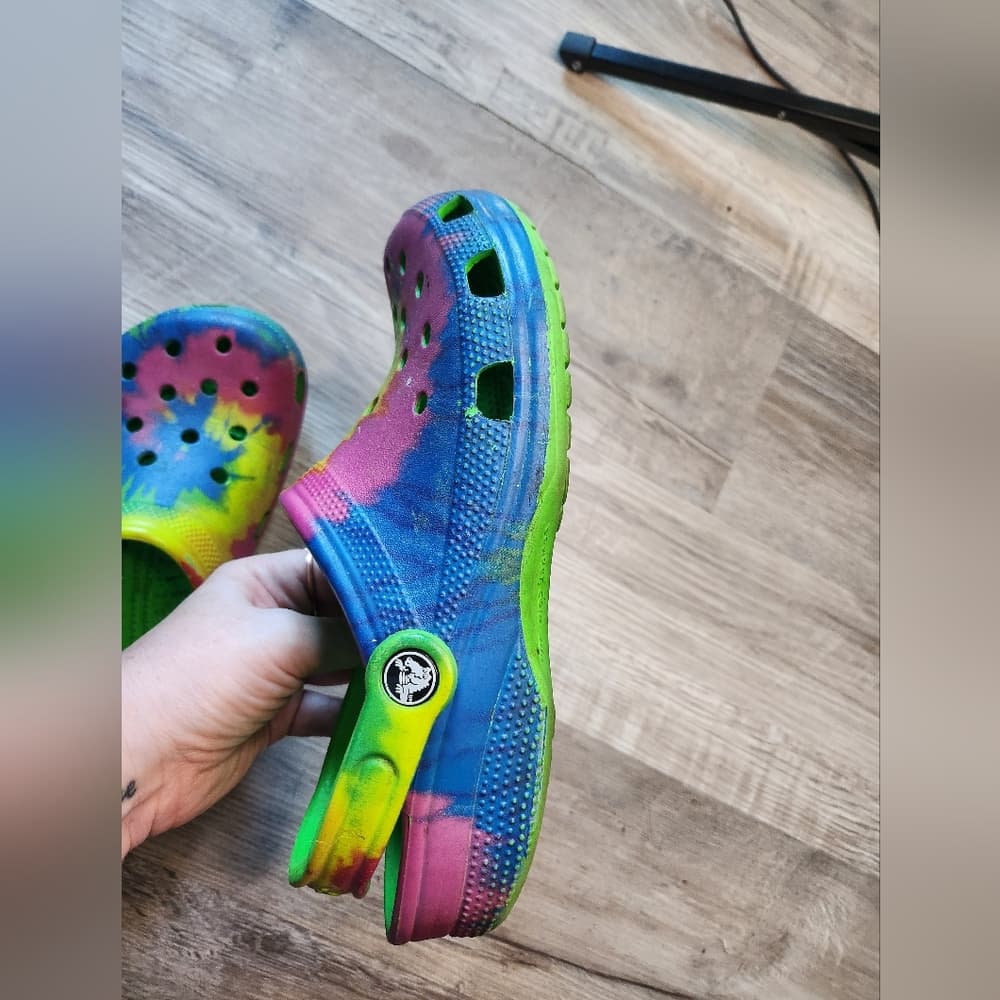 Vibrant Color CROCS Junior Tie-Dye Slip On Shoes Size 6 M 8 W - Thumbnail 4