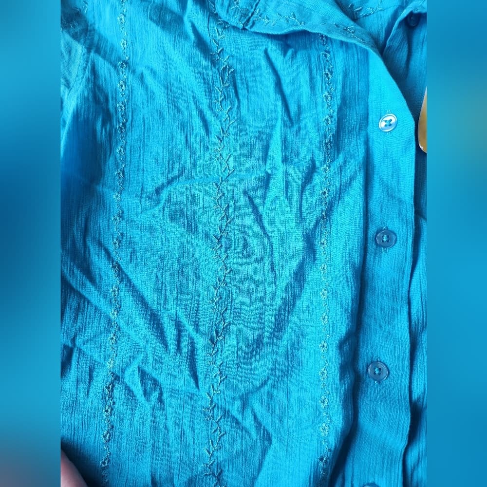 Denim&Co Vibrant Blue Floral Embroidered Button Down Shirt - Thumbnail 2