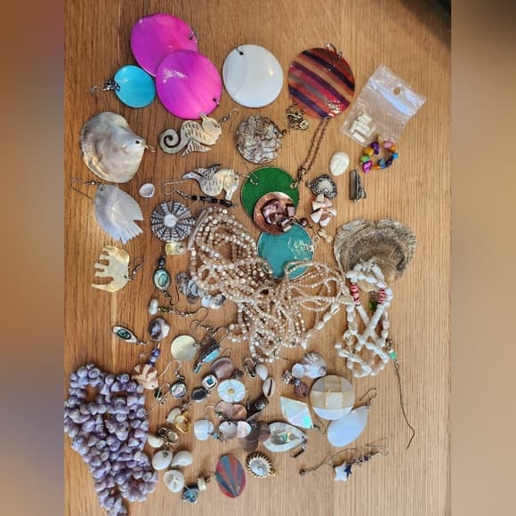 Assorted Shell and Bead Jewelry Collection - Thumbnail 11