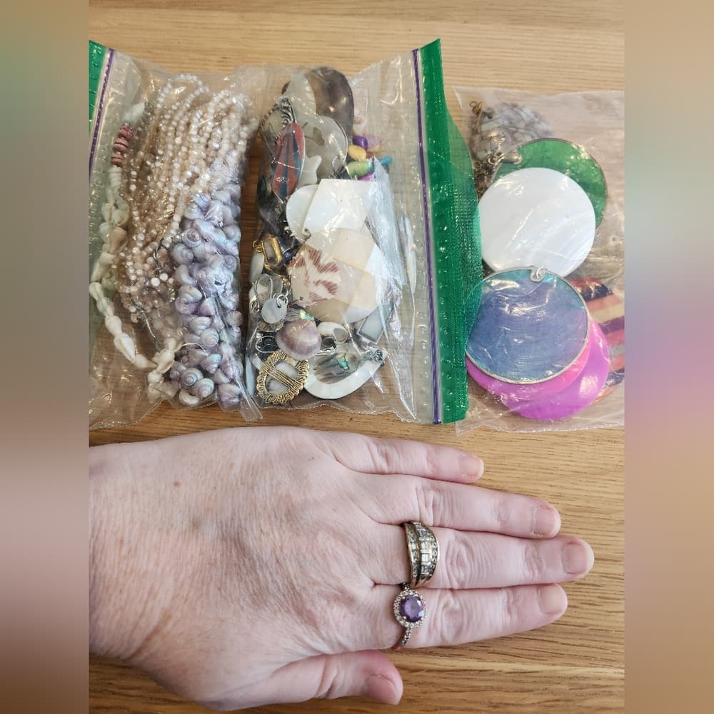 Assorted Shell and Bead Jewelry Collection - Thumbnail 9