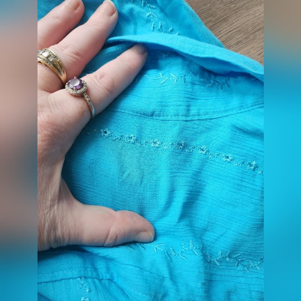 Denim&Co Vibrant Blue Floral Embroidered Button Down Shirt - Thumbnail 7