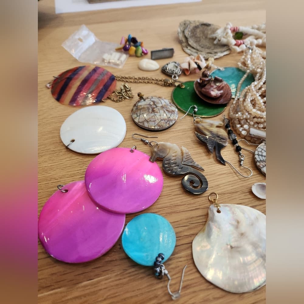 Assorted Shell and Bead Jewelry Collection - Thumbnail 5