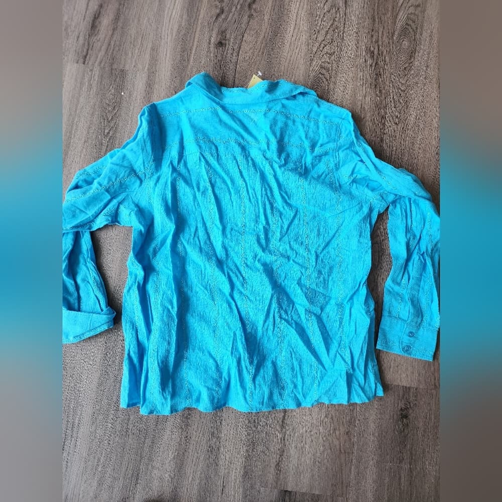 Denim&Co Vibrant Blue Floral Embroidered Button Down Shirt - Thumbnail 6