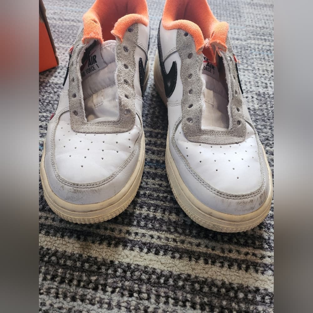 Youth Nike White and Orange Suede And Leather Air Force 1 '07 LV8 Sneakers - Thumbnail 3