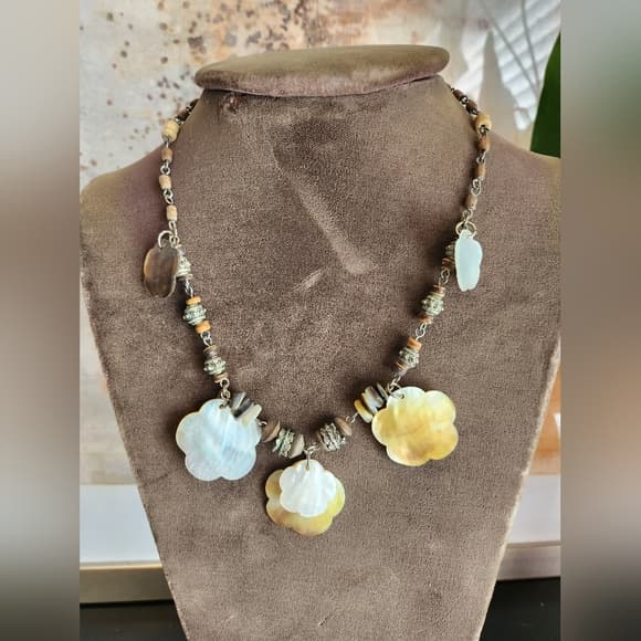 Wood And Shell Silver Tone Vintage Beaded Floral Necklace 16" With Extension - Thumbnail 7