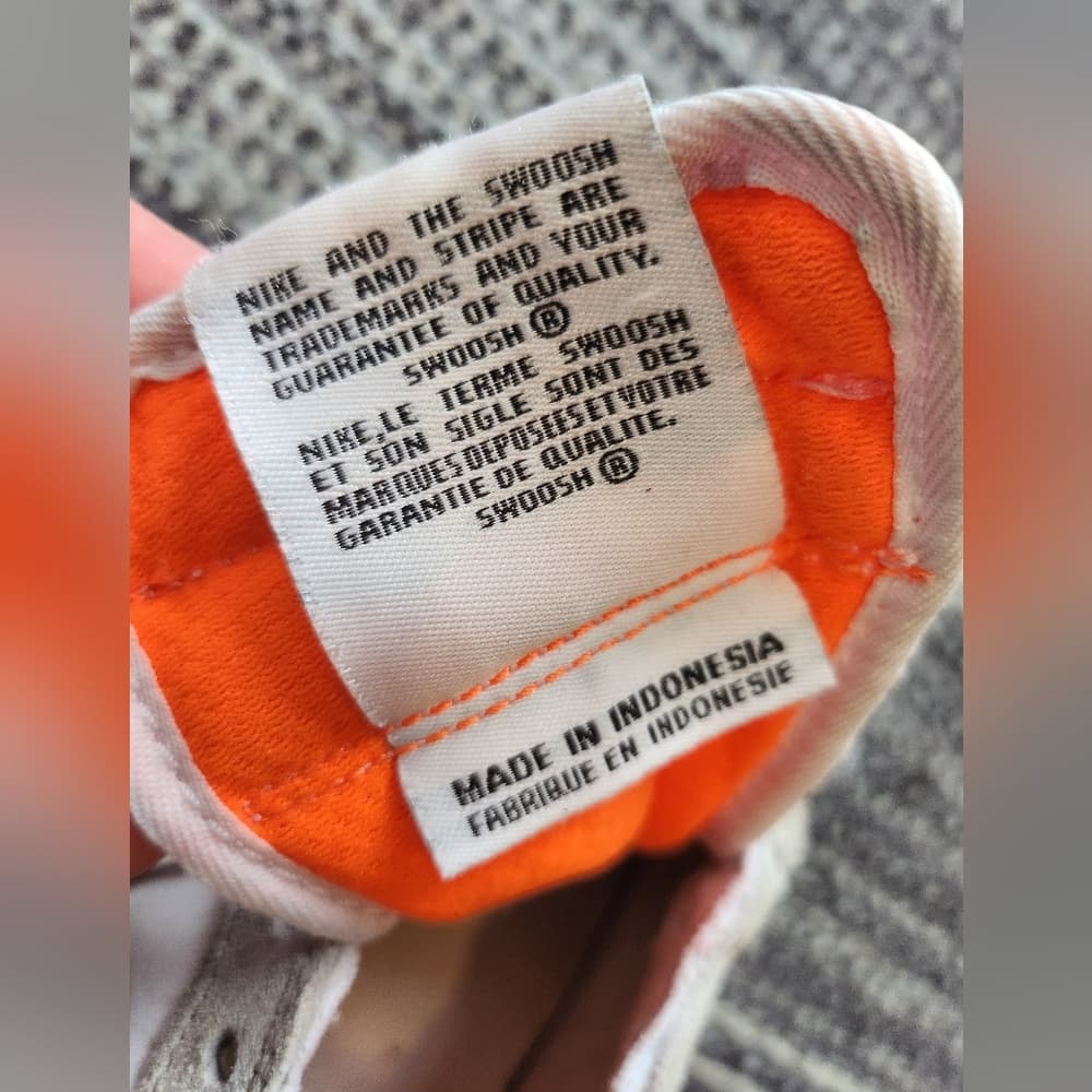 Youth Nike White and Orange Suede And Leather Air Force 1 '07 LV8 Sneakers - Thumbnail 5