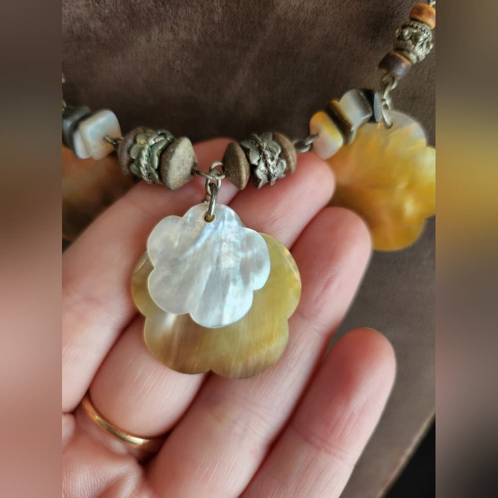 Wood And Shell Silver Tone Vintage Beaded Floral Necklace 16" With Extension - Thumbnail 3