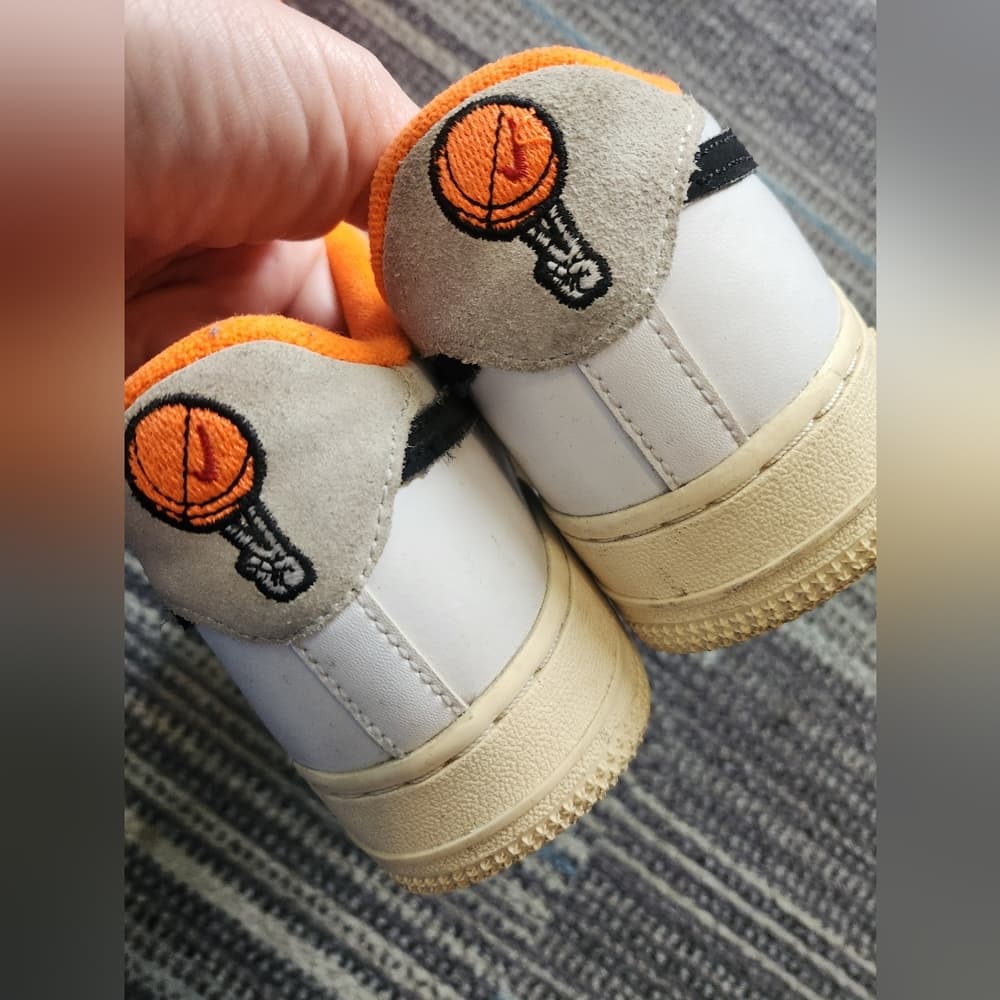 Youth Nike White and Orange Suede And Leather Air Force 1 '07 LV8 Sneakers - Thumbnail 8