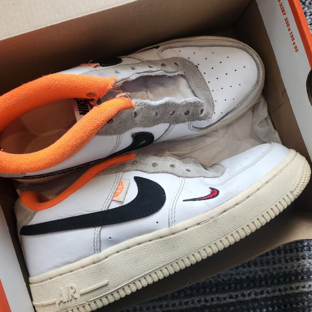 Youth Nike White and Orange Suede And Leather Air Force 1 '07 LV8 Sneakers - Thumbnail 11
