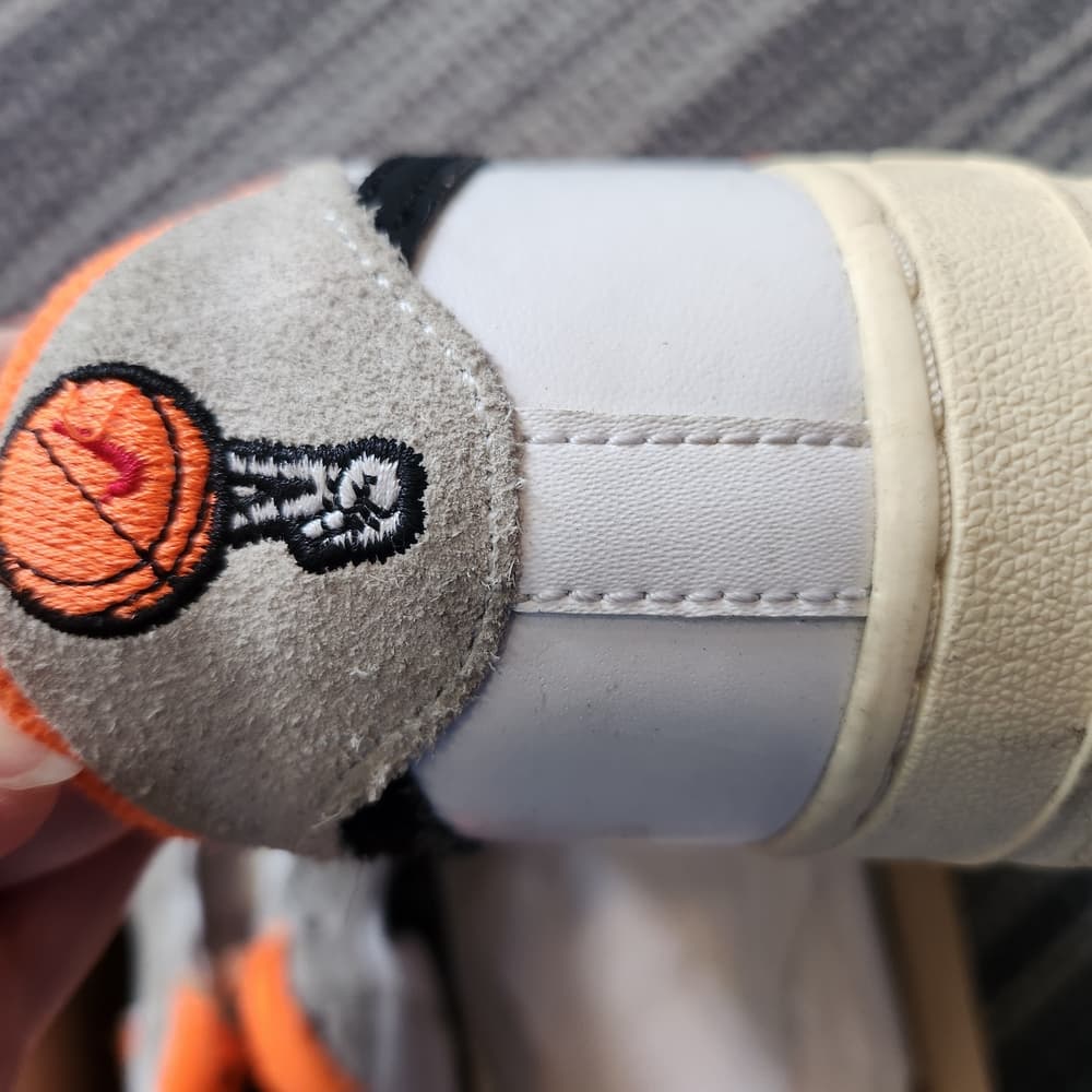 Youth Nike White and Orange Suede And Leather Air Force 1 '07 LV8 Sneakers - Thumbnail 2
